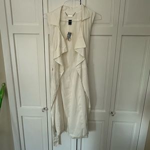 NWT Sleeveless Trench